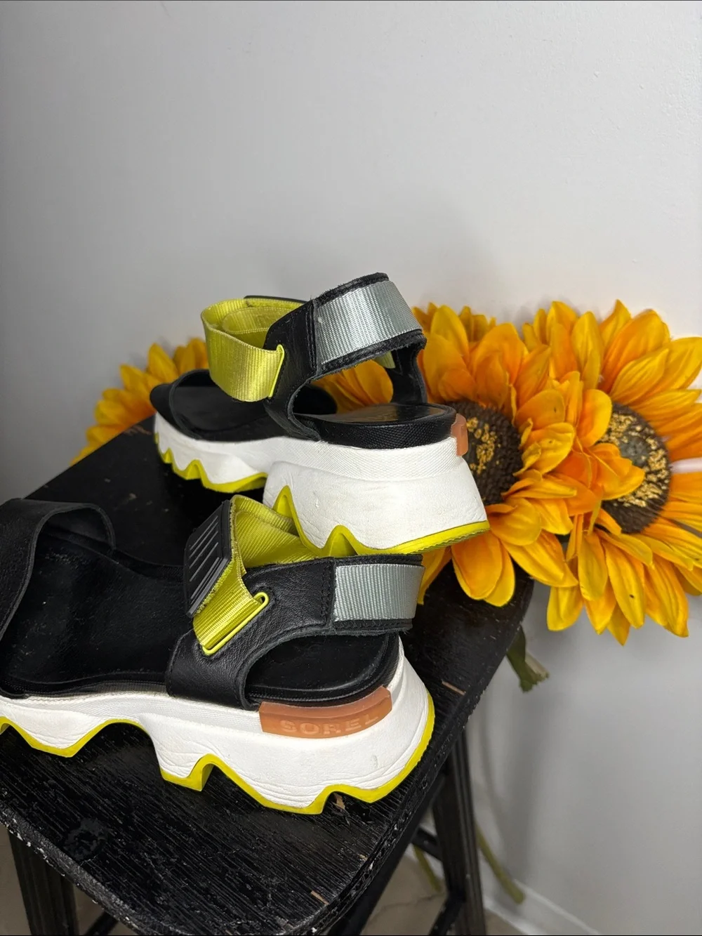 Sorel Women's KINETIC™ AURA Y Strap Platform Sandals Size 8.5